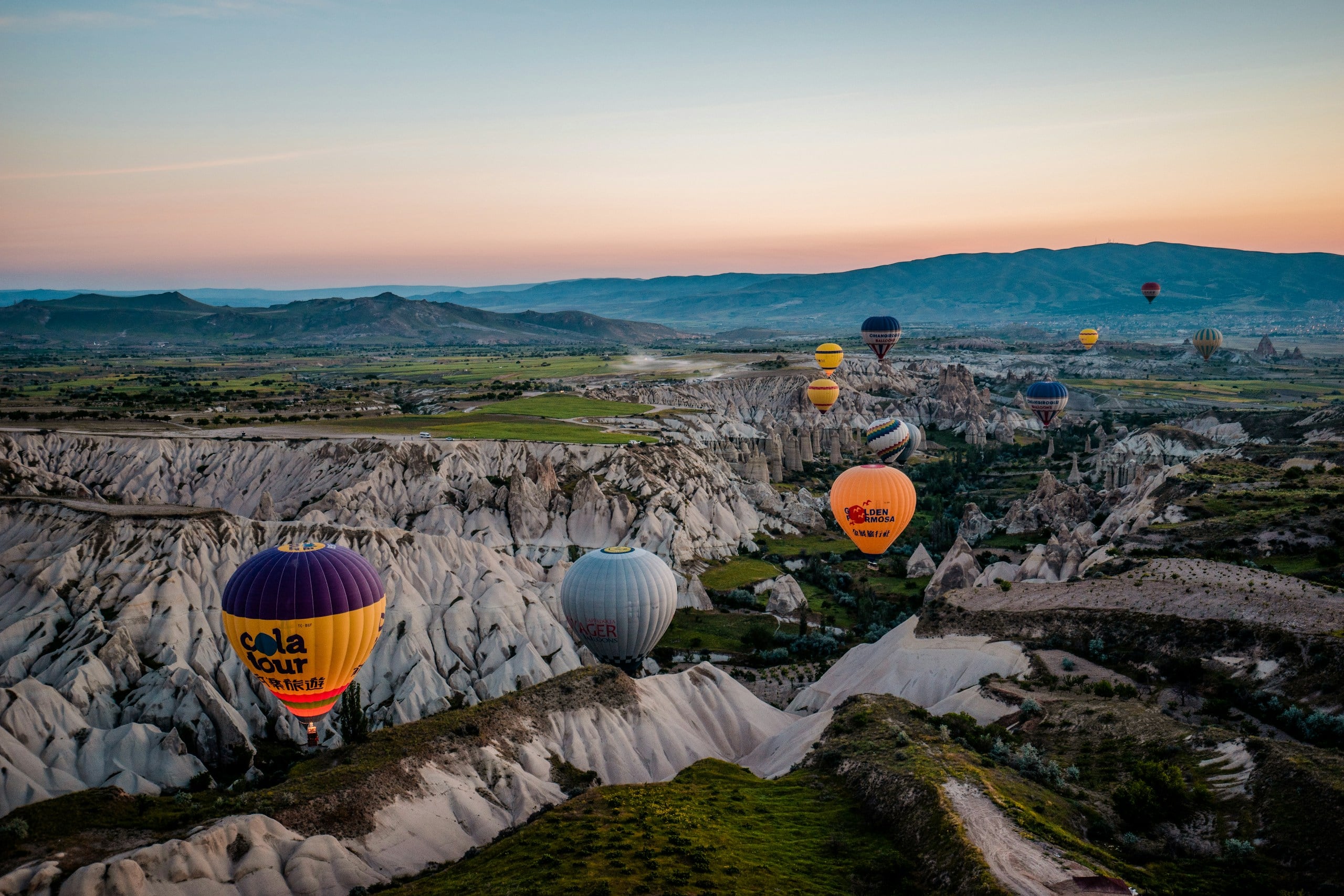 Hot-air balloons over Cappadocia, Türkiye