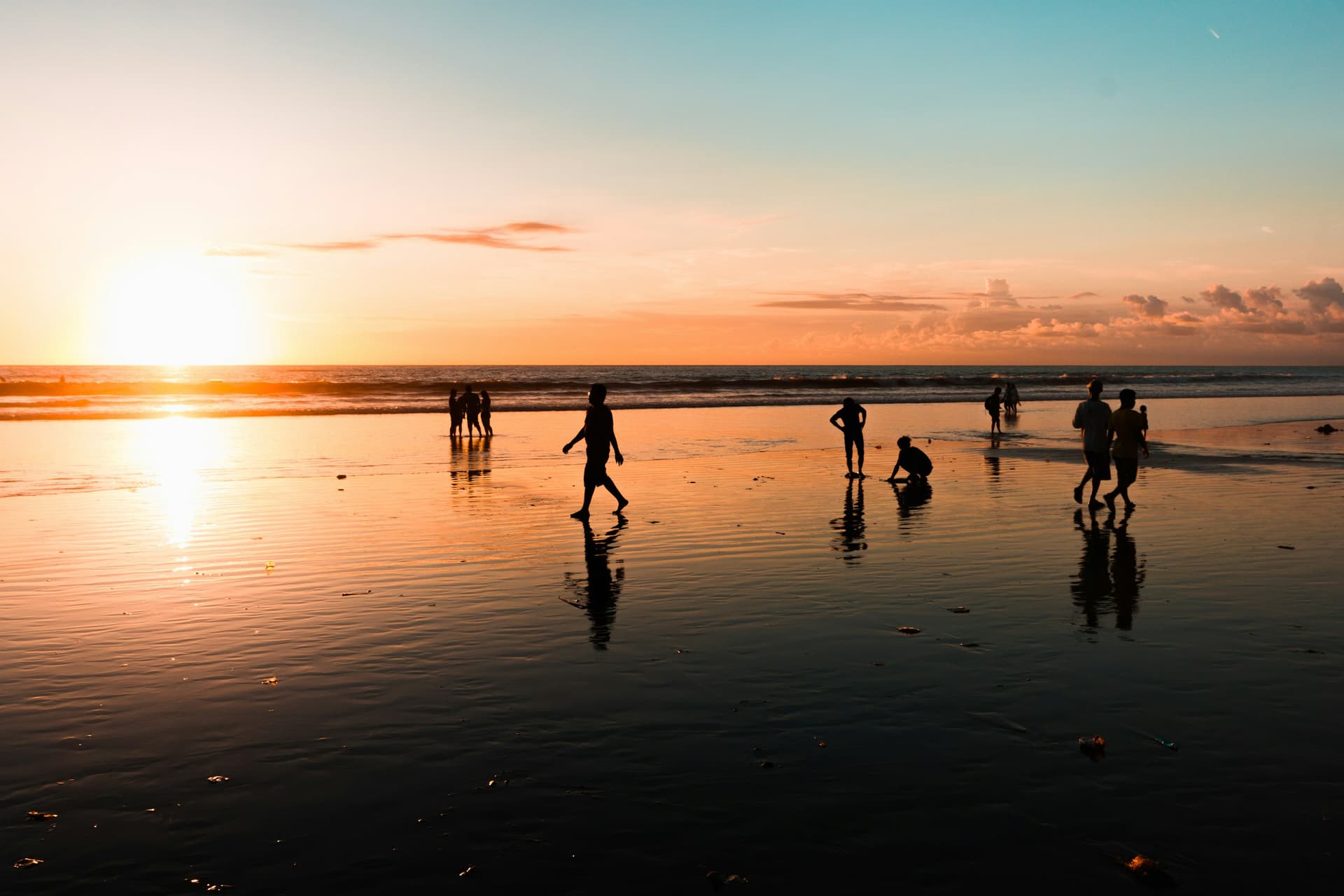 Senja di pantai barat Bali